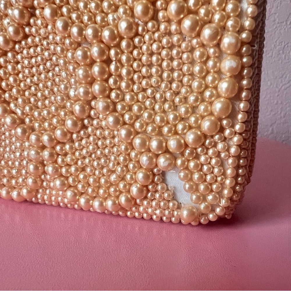 Gold Scallop Pearl Clutch Purse with Detachable Chain - Picture 8 of 12